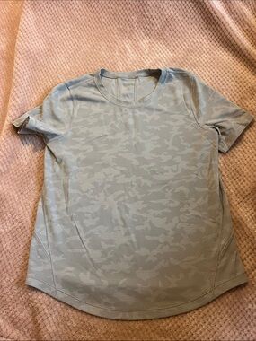 size 6 lululemon shirt